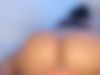 NinaPetite MILF webcam performer live streaming