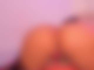 Live cam show with NinaPetite - Brown Eyes Curvy on StripNow