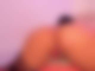 Live cam show with NinaPetite - Big Ass MILF on CamClone