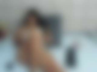 Live cam show with Cristal - French on SxyPornLive | colombia