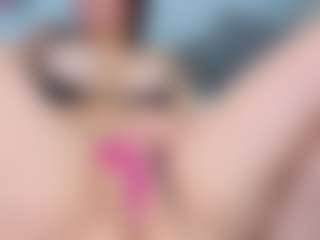 Live cam show with Melissa Bieira - Fingers on milfzrlive.com