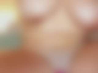 Live cam show with WowMature - Petite on Stripli.com