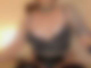 Live cam show with WowMature - Petite on SinfulBabes