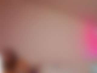 Live cam show with yssadiamond - Spanks on Fit Hotties
