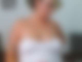 Live cam show with Alessia_Moon - Middle Aged on PervPlay.com
