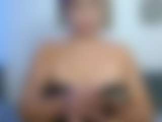 Live cam show with Alessia_Moon - Mature on CamwithHer