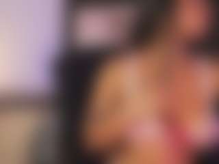 Live cam show with Alana - Small on Milf Play