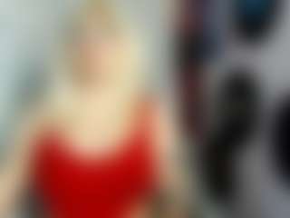 Live cam show with Abril Maria - Blonde Hair Curvy on intimatelivegirls.com