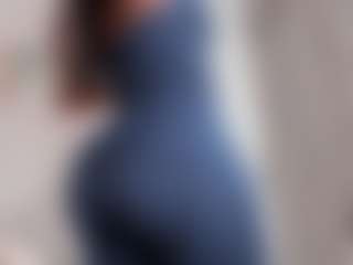 Live cam show with LAURA AMBER - Milk on TeamSkeetLive