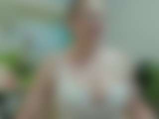 Live cam show with joyfuluntamed - Show on Camming Site