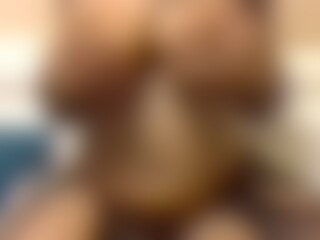 Live cam show with kaybaeuncut - Slimthick on Camsoda