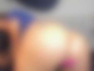 Live cam show with Claire Miller - Big Nipples on Stripli.com