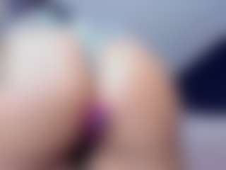 Live cam show with Claire Miller - Playdildo on AdultVida.com