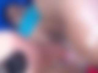 Live cam show with emielyn82 - Dom on 1on1-livenow