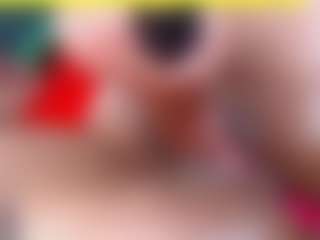 Live cam show with emielyn82 - Play on Mixed Magazine Live