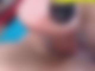 Live cam show with emielyn82 - Creamy on CamClone
