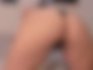 Live cam show with Annie - Riding on AdultVida.com