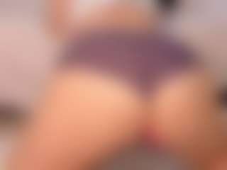 Live cam show with Annie - Ball Sucking on Camiplay Live