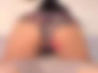 Live cam show with Annie - Facesitting on dropp.cam