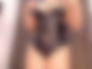 Live cam show with Annie - Eating Pussy on SpunkLive