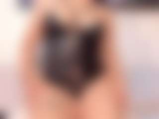 Live cam show with Annie - Ball Sucking on sexylivex.com