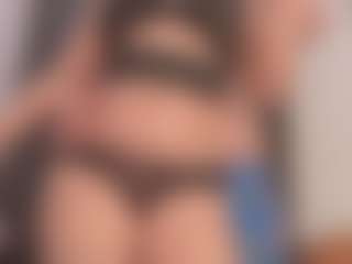 Live cam show with Annie - Ball Sucking on Camiplay Live