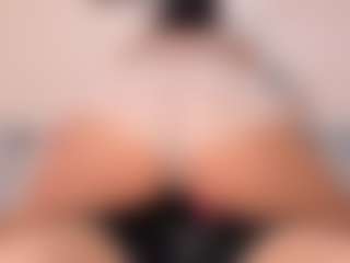 Live cam show with Annie - Eating Pussy on Camsoda
