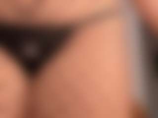 Live cam show with Annie - Facesitting on fuck-show.com