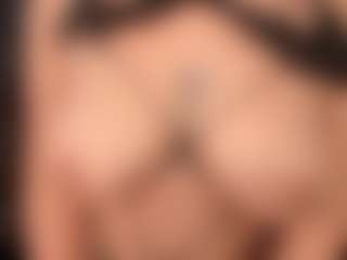 Live cam show with Annie - Eating Pussy on Camming Site