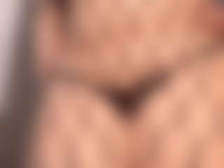Live cam show with Annie - Ball Sucking on sexylivex.com