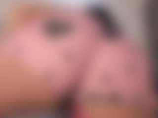 Live cam show with Annie - Eating Pussy on Camsoda