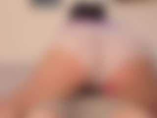 Live cam show with Annie - Facesitting on TeamSkeetLive