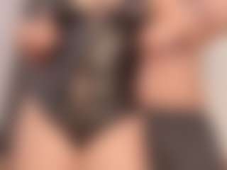 Spettacolo in cam dal vivo con Annie - Facesitting su Camsoda