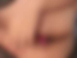 Live cam show with Annie - Facesitting on liverealitysex.com