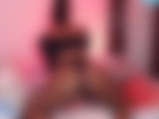 Live cam show with erikareynolds - Ebony on chickslive.net