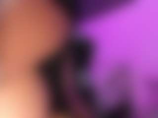 Live cam show with Zoe - Submissive on crypto-cams