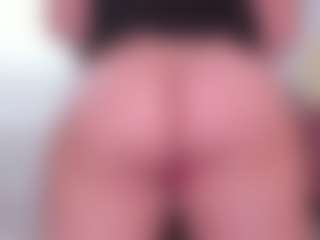 Live cam show with laura - Body Massage on Camsoda