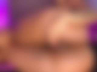 Live cam show with britannyebony - Milk on live18s.com