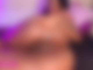Live cam show with britannyebony - Milk on AdultVida.com