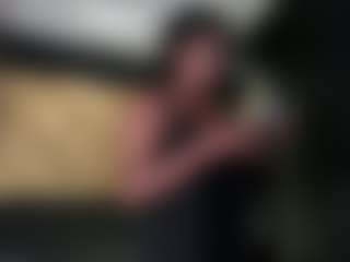 Live cam show with connywells - Ebony Petite on crypto-cams