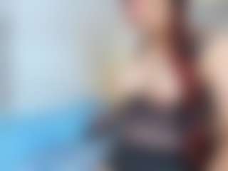 Carolinasweet33 MILF webcam performer live streaming