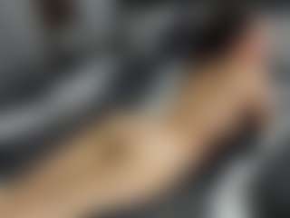 Live cam show with Dyanne18 - Interactivetoy on xDating