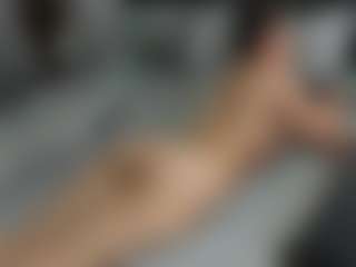 Live cam show with Dyanne18 - Interactivetoy on StripNow