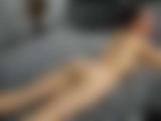 Live cam show with Dyanne18 - Interactivetoy on StripNow