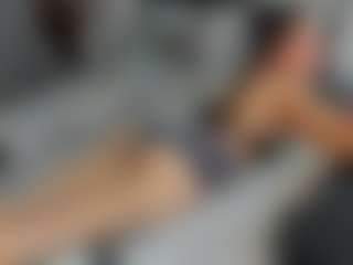 Live cam show with Dyanne18 - Smoke on Sweet Sext