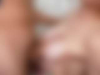 Live cam show with PeachAnna - Car on SquirtSoMuch