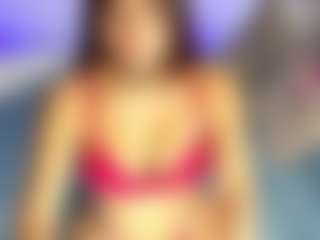 Live cam show with Alexa Whittee - Show on chickslive.net