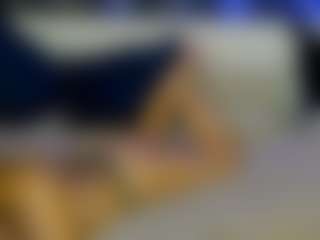Live cam show with Ariana - Tiny on friskycurves.com