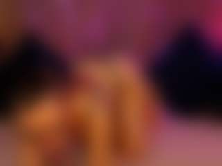Live cam show with Ariana - Tiny on Camming Site