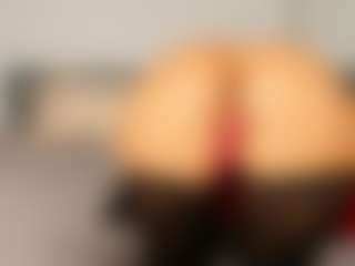 Live cam show with Angellyque - Long Hair on Pornisteam.com